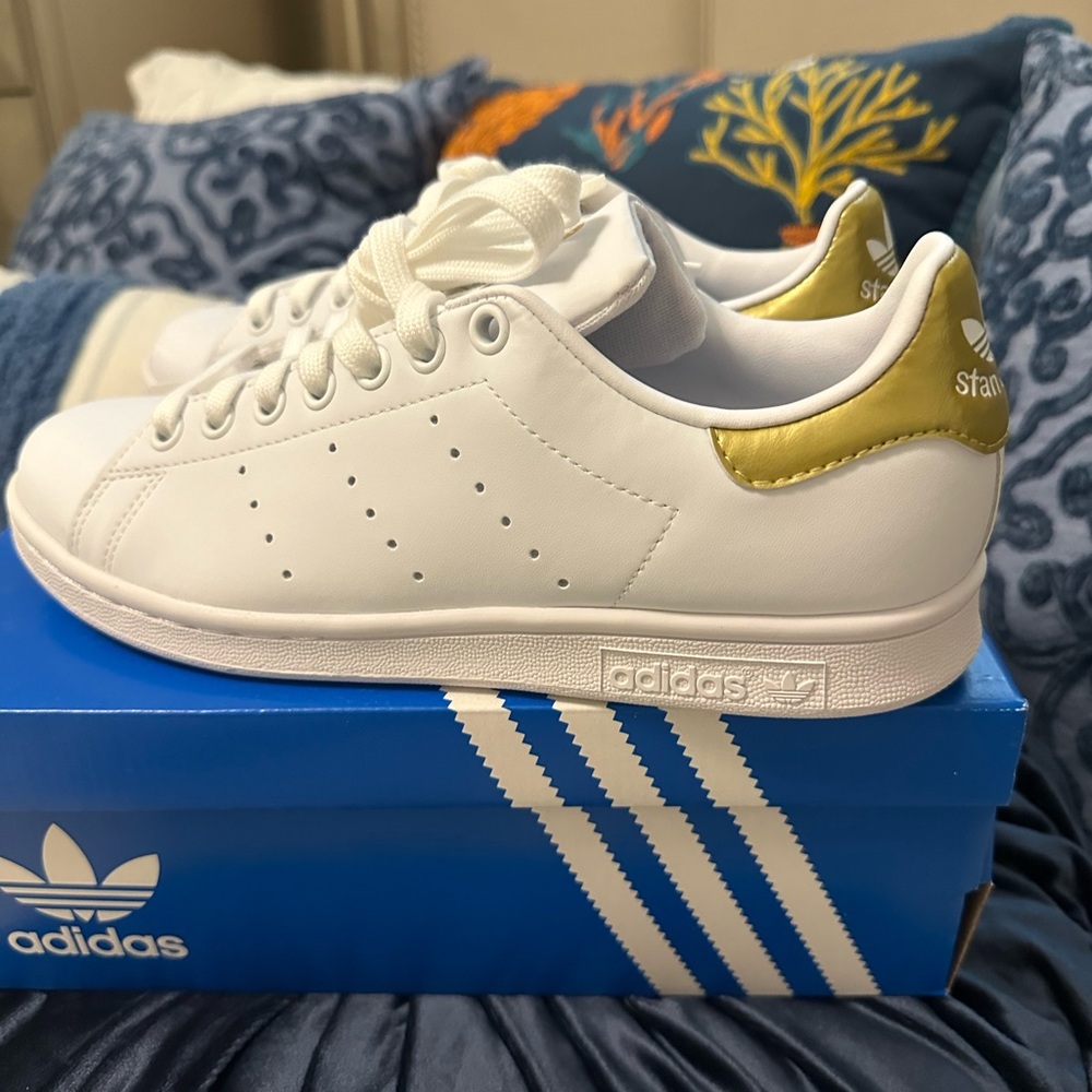 NEW ADIDAS STAN SMITH SNEAKERS